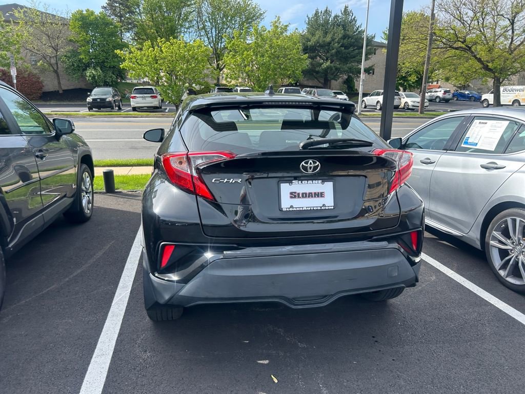 Used 2020 Toyota C-HR LE FWD image 31
