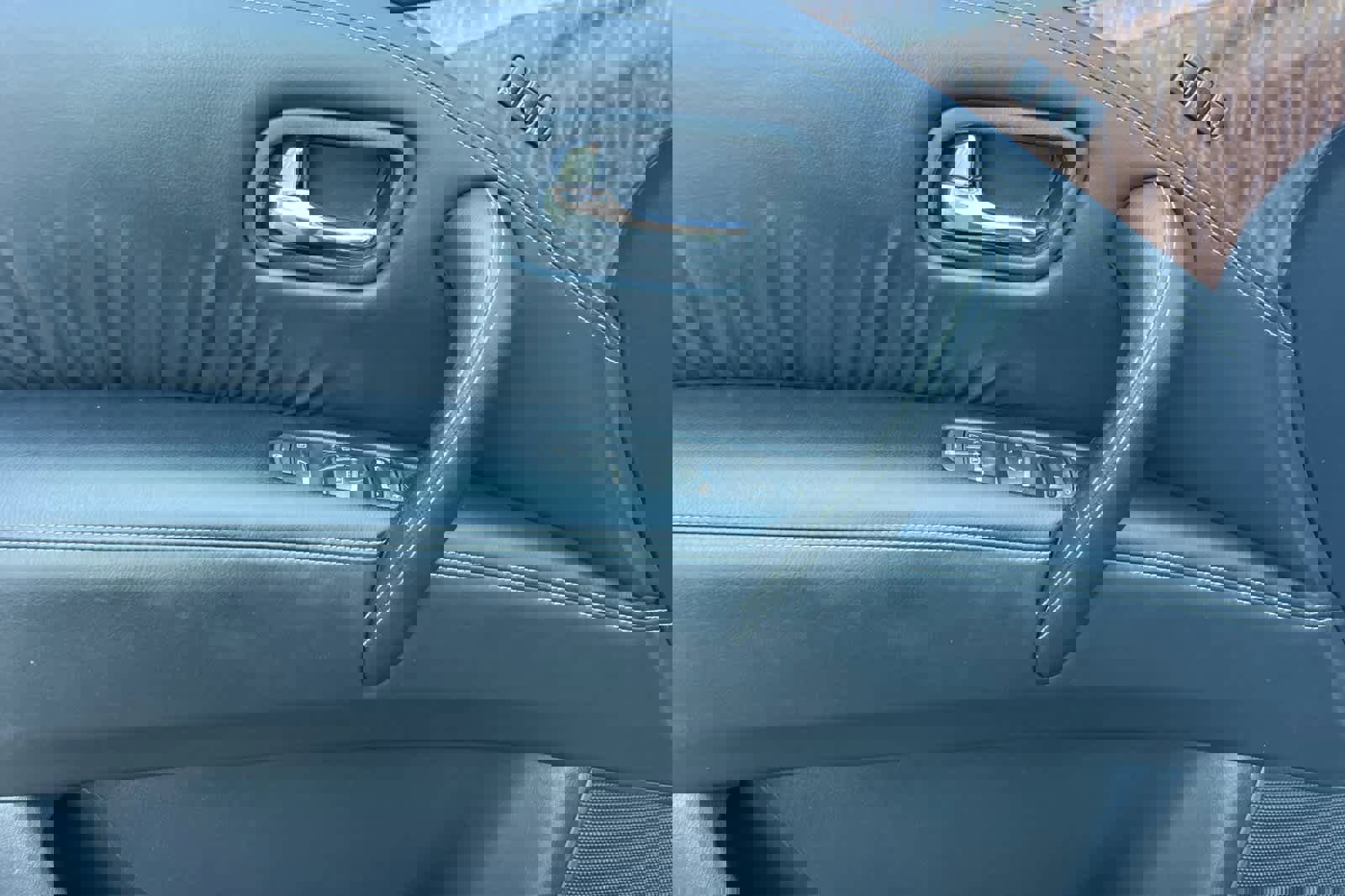 Used 2017 Nissan Armada Platinum image 13