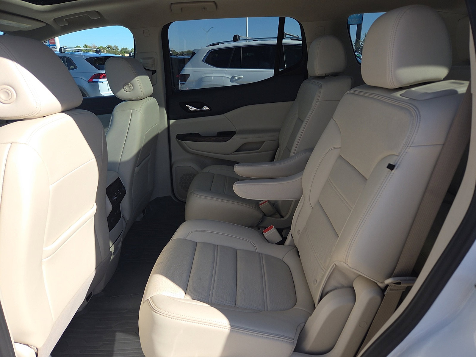 Used 2022 GMC Acadia Denali w/ Denali Ultimate Package image 13