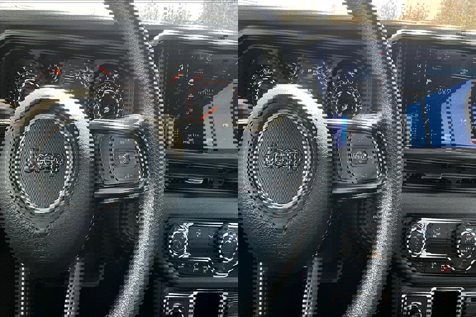 Used 2024 Jeep Gladiator Sport AWD/4WD image 12