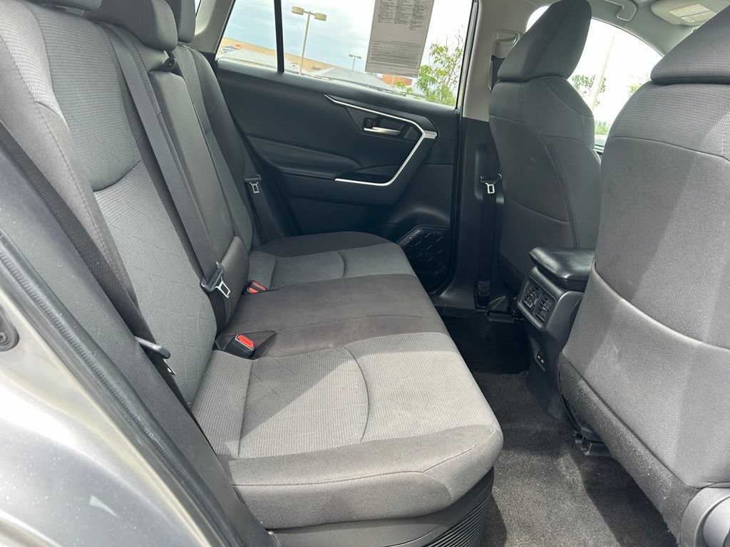 Used 2025 Toyota RAV4 XLE AWD/4WD image 29
