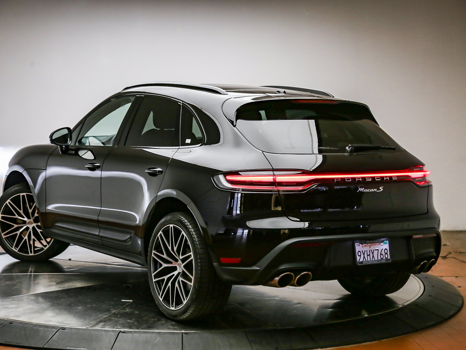 Certified 2026 Porsche Macan S AWD/4WD image 6