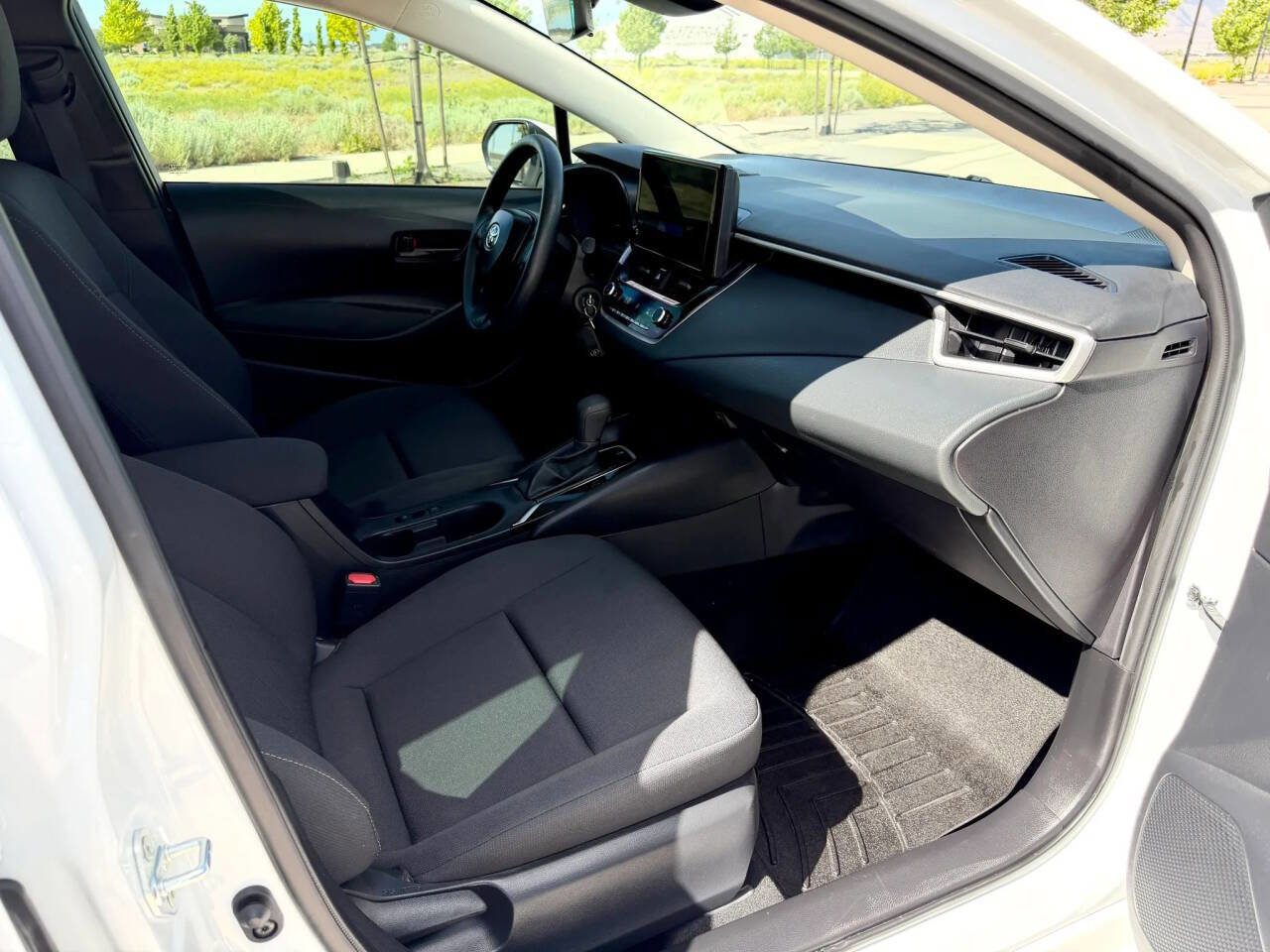 Used 2025 Toyota Corolla LE FWD image 21
