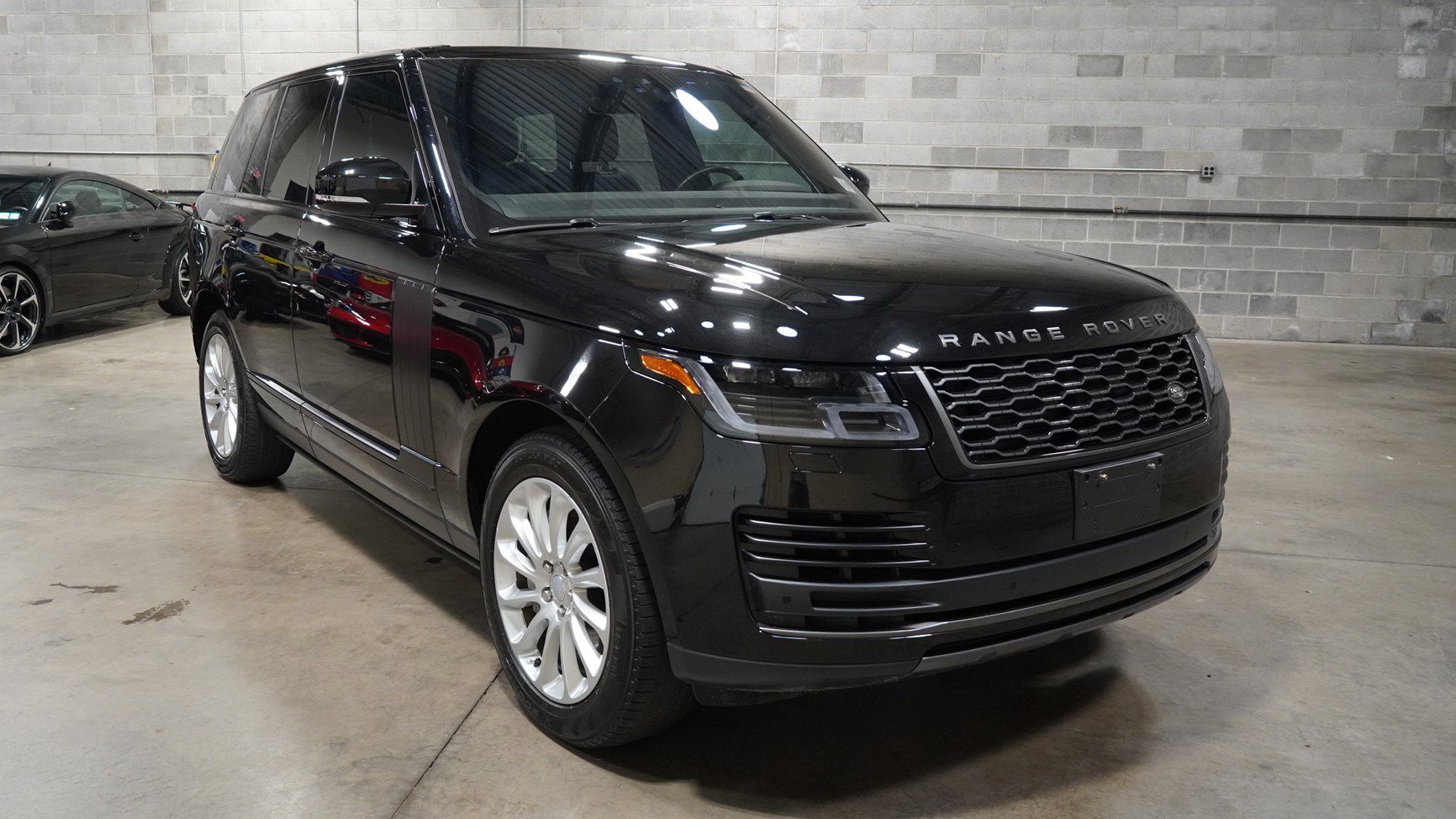 Used 2022 Land Rover Range Rover image 2