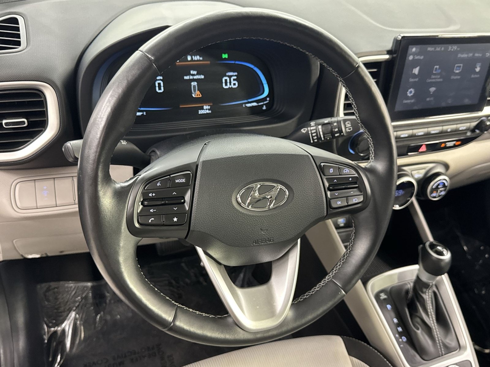 Used 2025 Hyundai Venue SEL FWD image 28