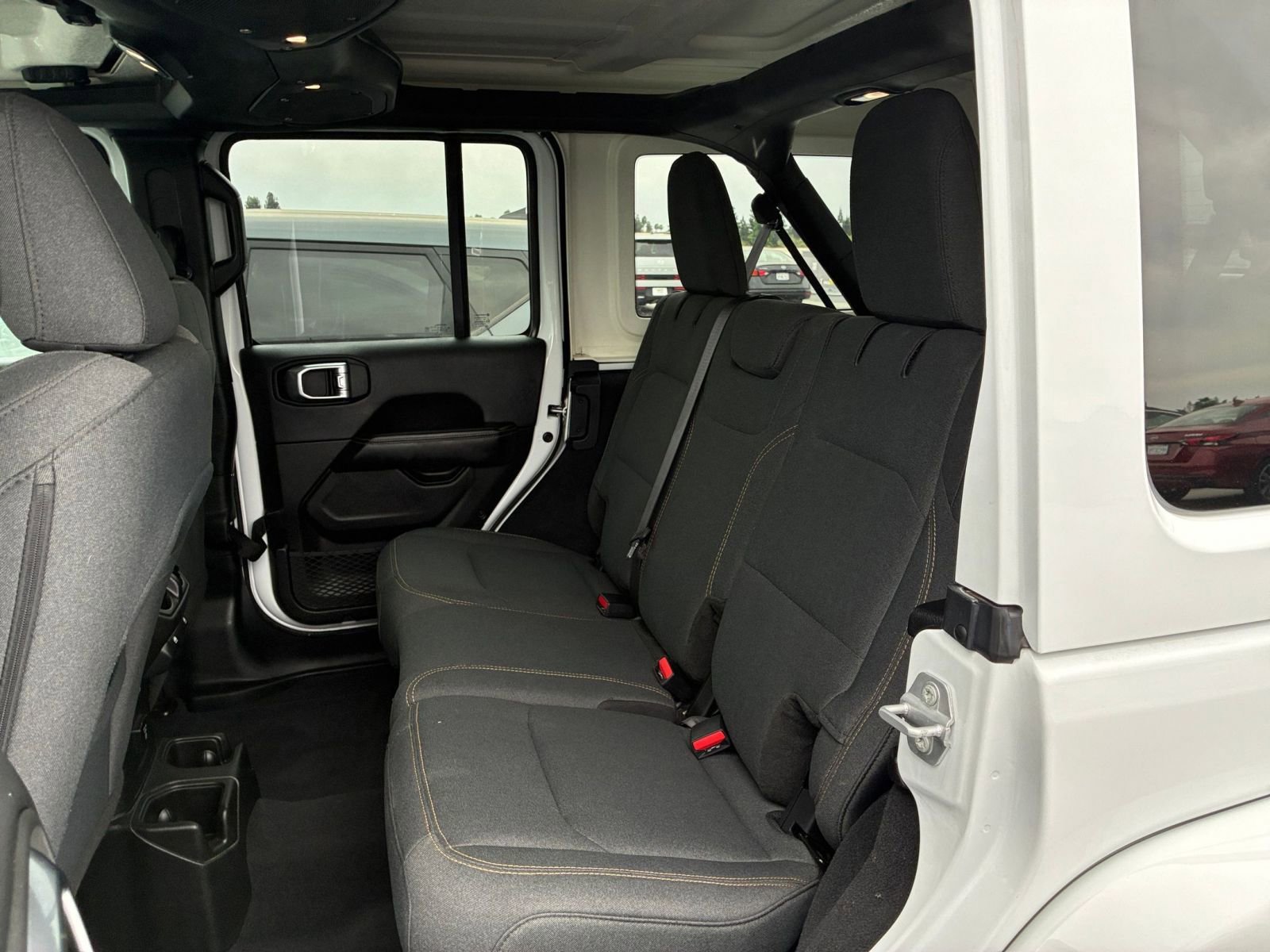 Used 2025 Jeep Wrangler Sahara image 24