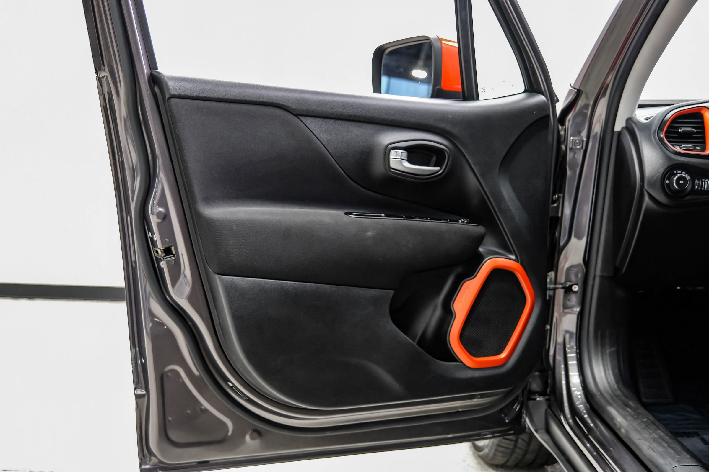 Used 2020 Jeep Renegade Latitude image 44