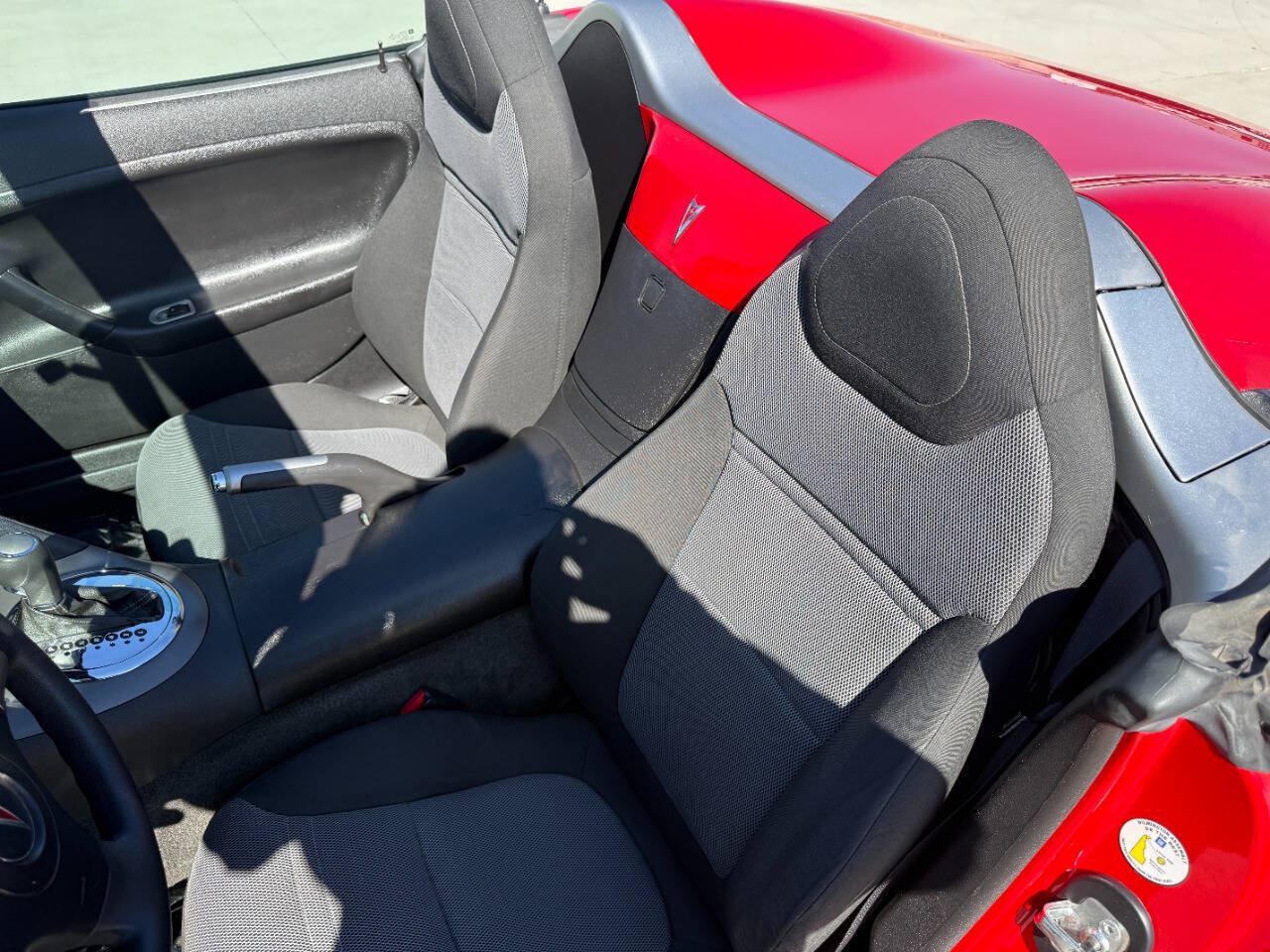 Used 2006 Pontiac Solstice Convertible w/ Power Package RWD image 19