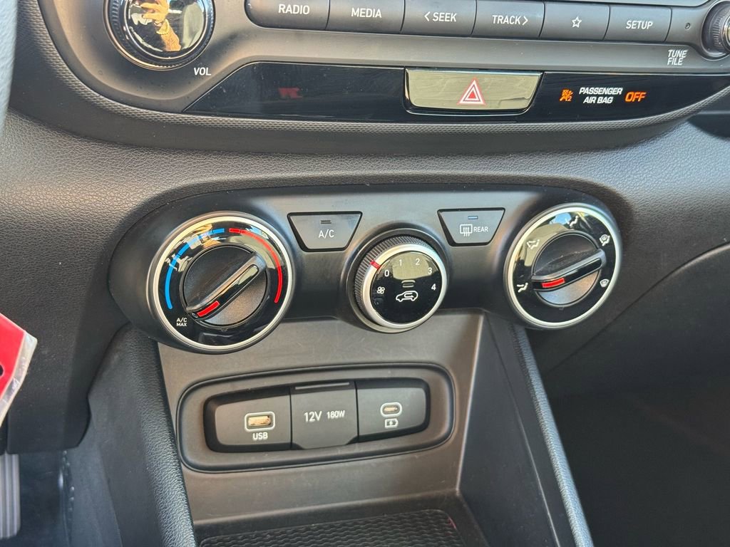 Used 2024 Hyundai Venue SE image 28