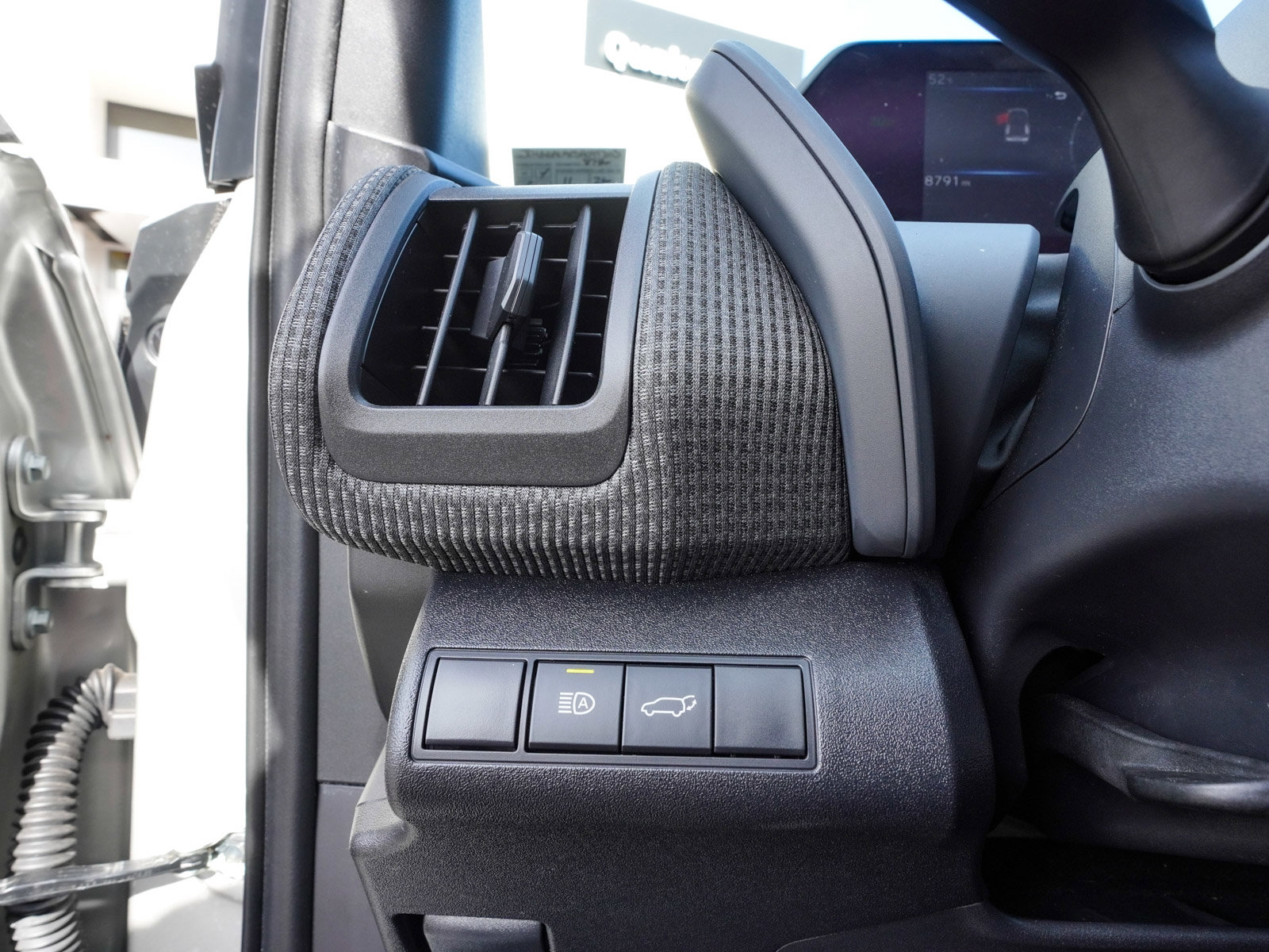 Used 2025 Toyota bZ4X AWD image 24