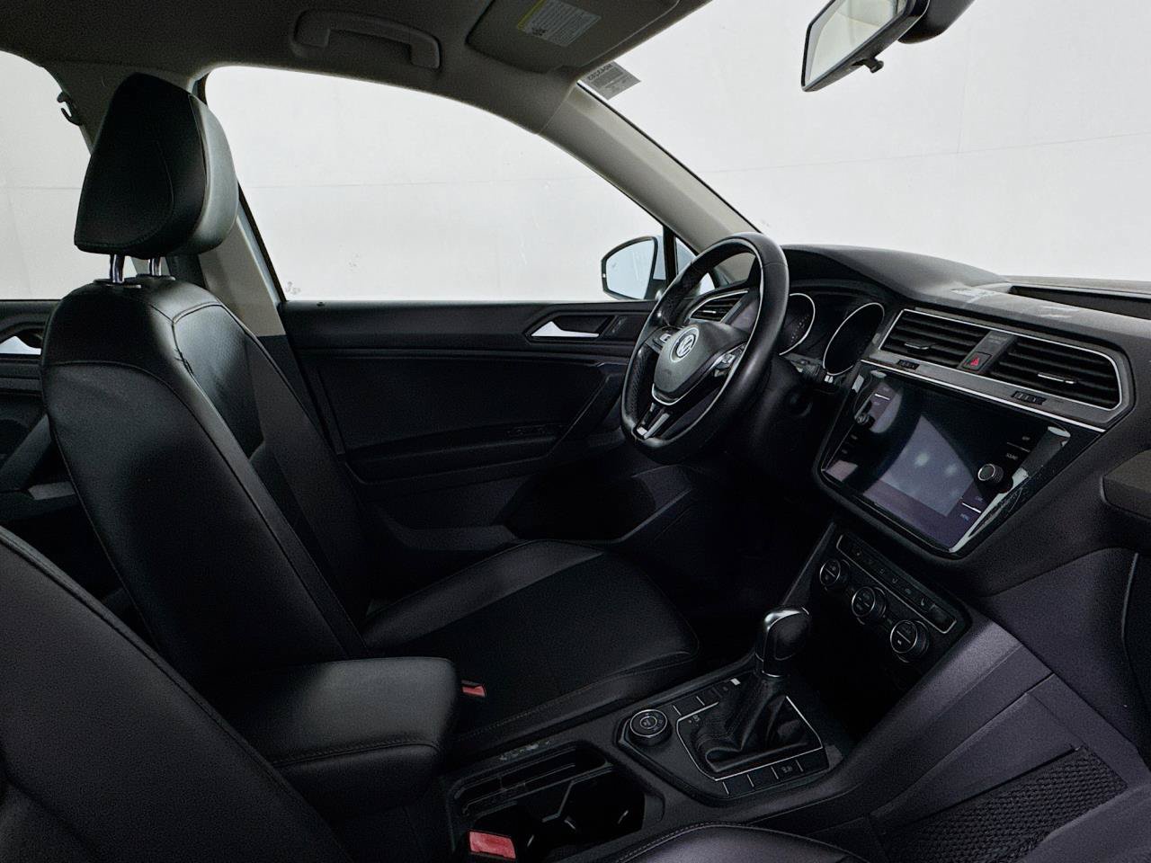Used 2019 Volkswagen Tiguan SE w/ 3rd Row Seat Package AWD/4WD image 28