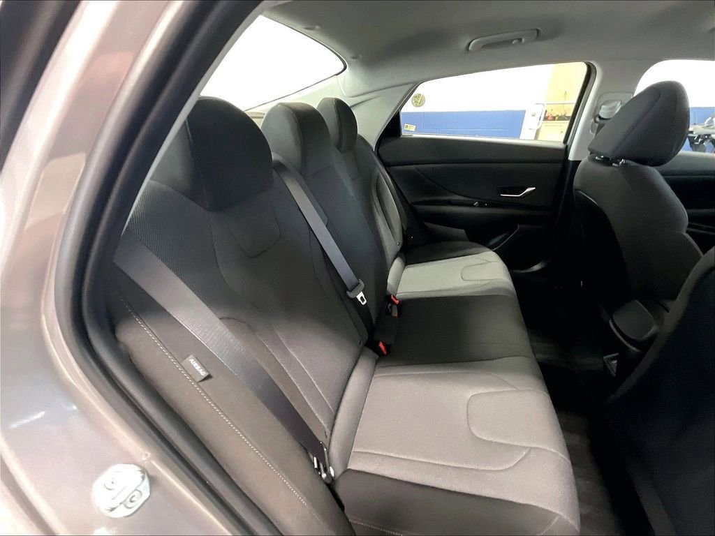 Used 2024 Hyundai Elantra SE FWD image 15