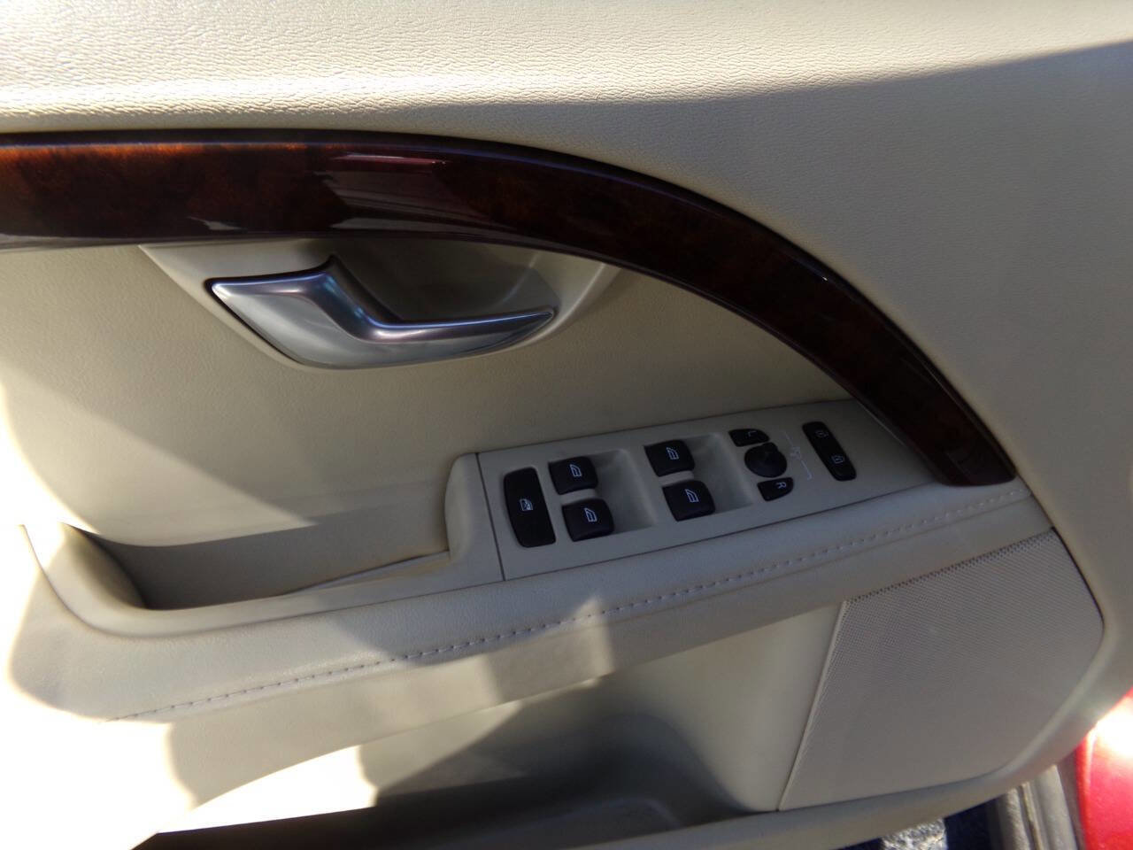 Used 2014 Volvo XC70 3.2 w/ Climate Package image 54