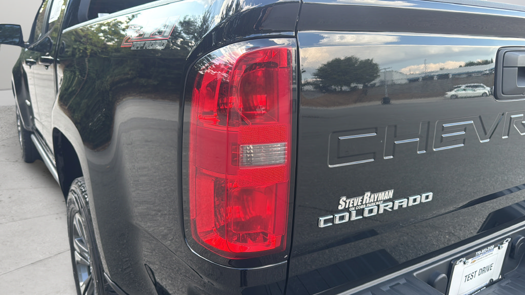 Used 2022 Chevrolet Colorado Z71 w/ Safety Package AWD/4WD image 28