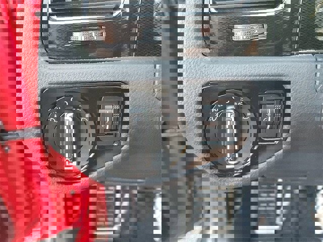 Used 2016 Volkswagen Golf S image 27