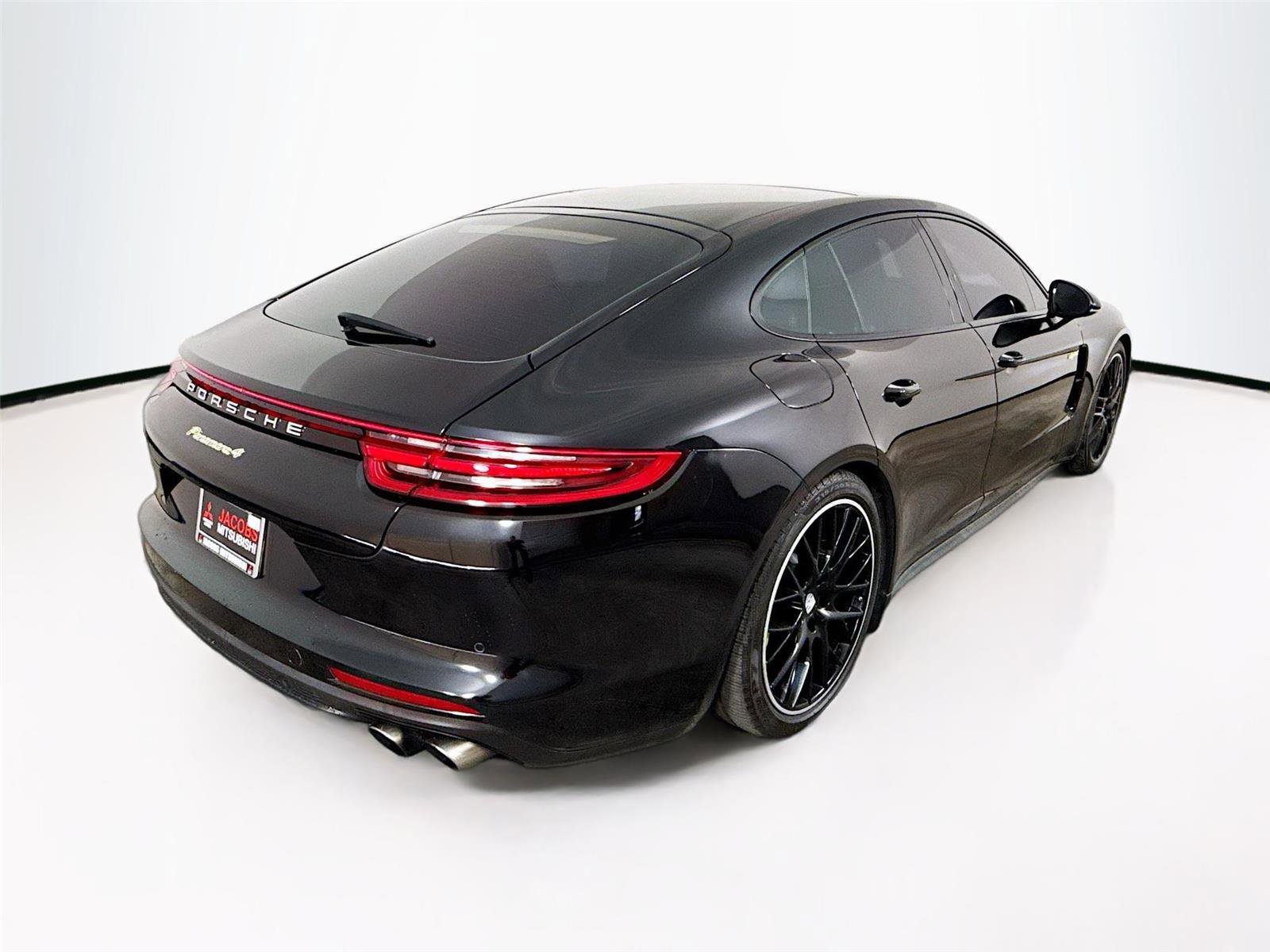 Used 2019 Porsche Panamera 4 w/ Premium Package image 17