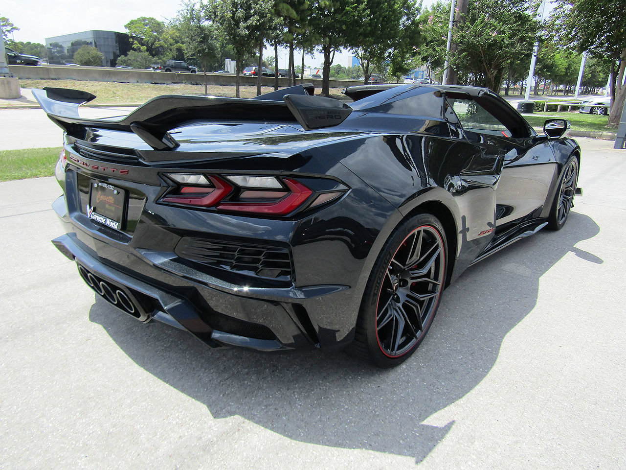 Used 2024 Chevrolet Corvette Z06 w/ Z07 Performance Package RWD image 5