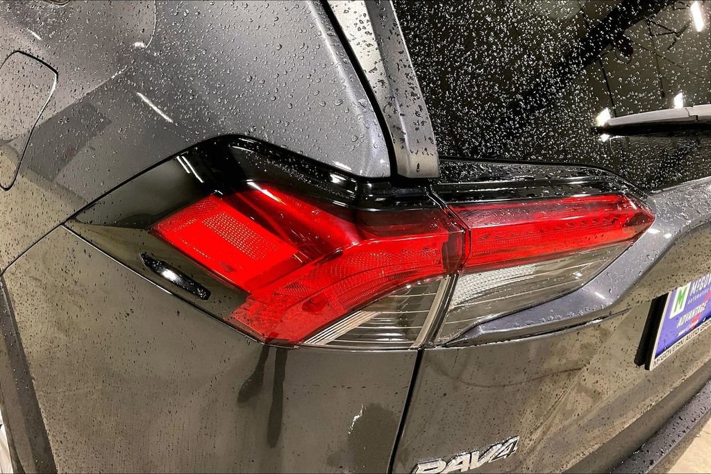 Used 2021 Toyota RAV4 XLE w/ Convenience Package AWD/4WD image 23