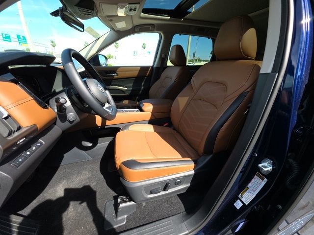 Used 2025 Nissan Pathfinder Platinum w/ Cargo Package image 13