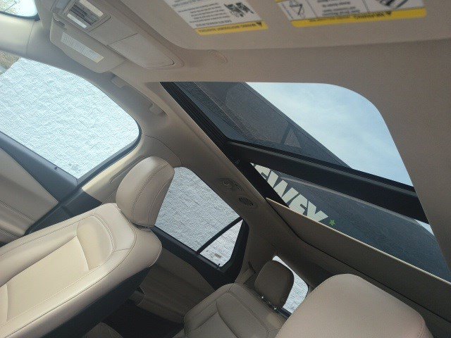 Used 2020 Ford Explorer XLT w/ Equipment Group 202A image 12