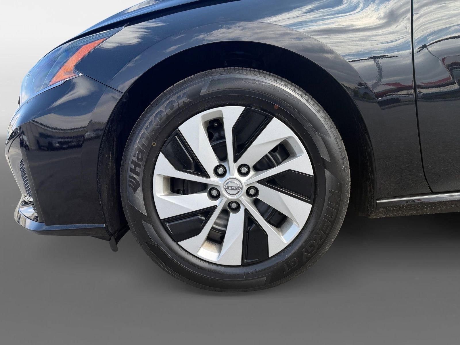 Used 2025 Nissan Altima 2.5 S image 14