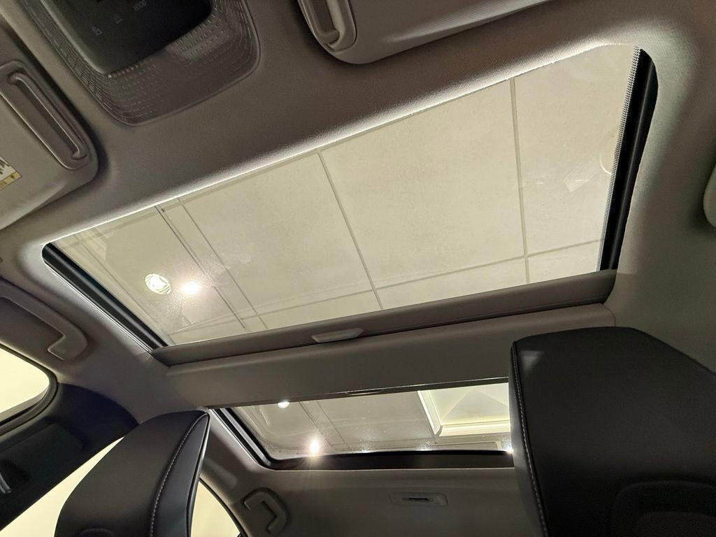 Used 2024 Toyota Prius XLE image 18