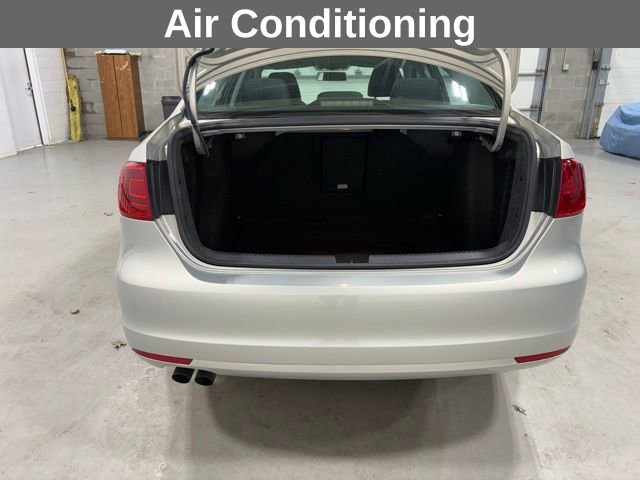 Used 2011 Volkswagen Jetta SEL image 17