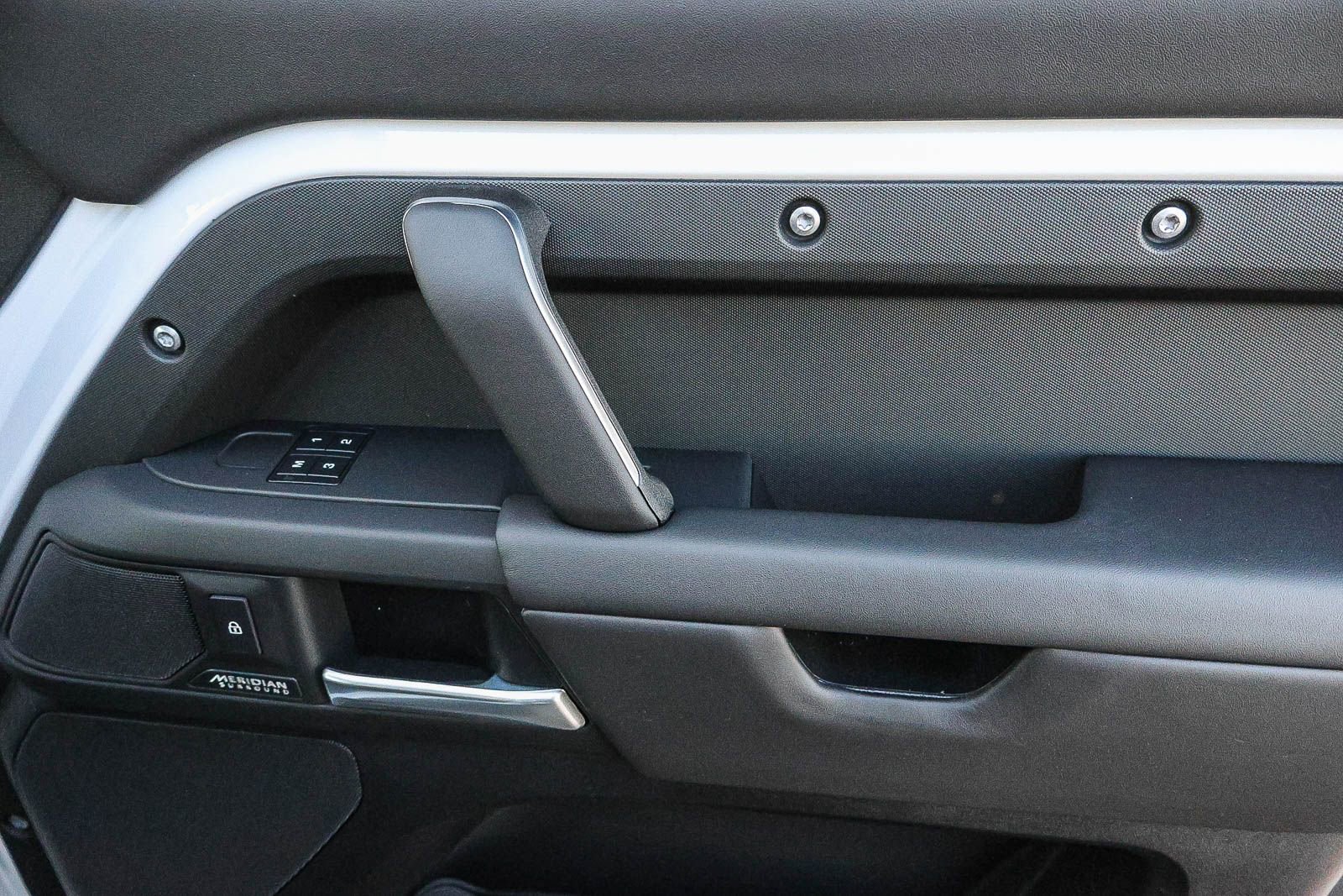 New 2026 Land Rover Defender 110 X-Dynamic SE image 19