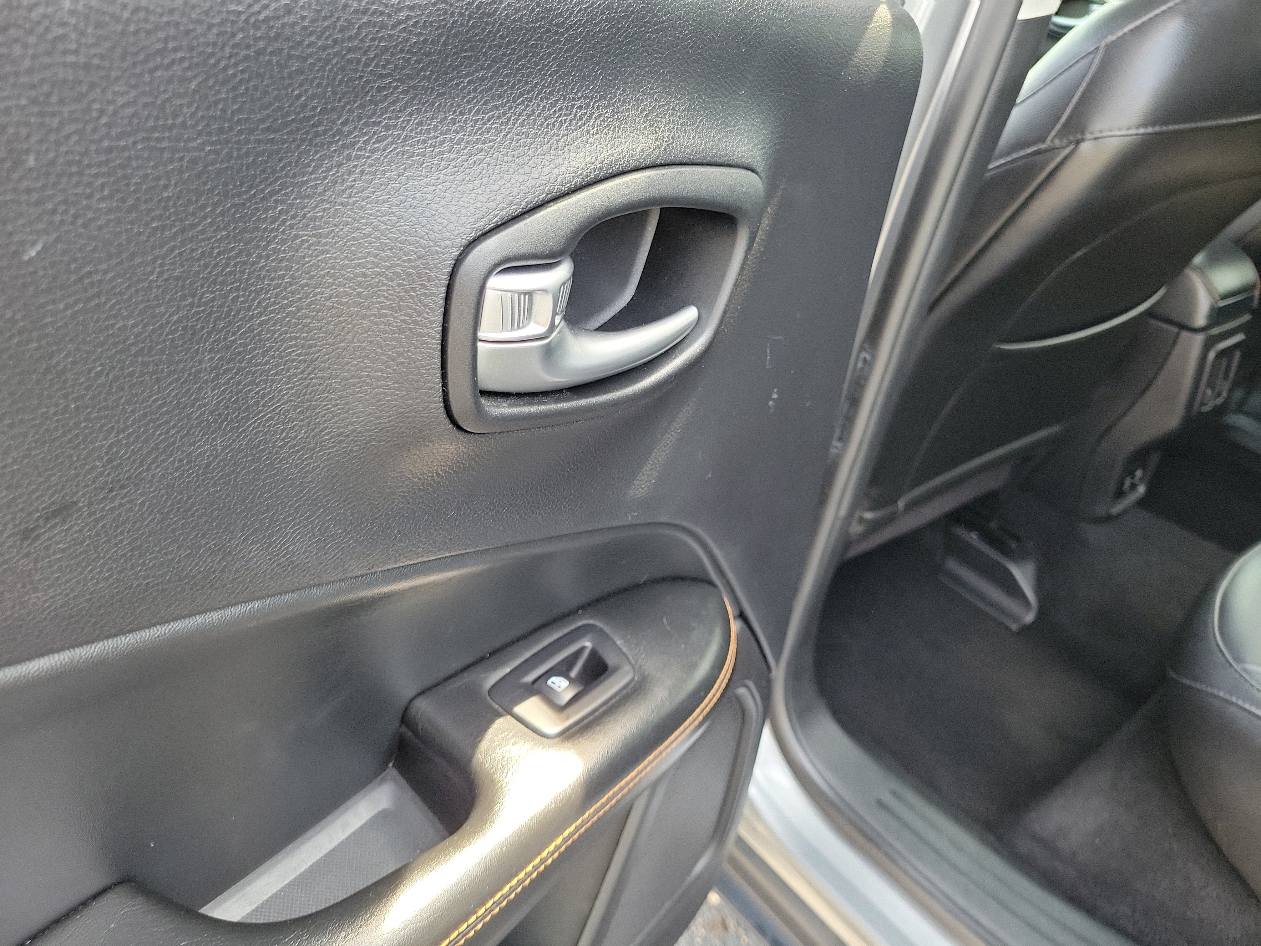 Used 2019 Jeep Compass Limited AWD/4WD image 13