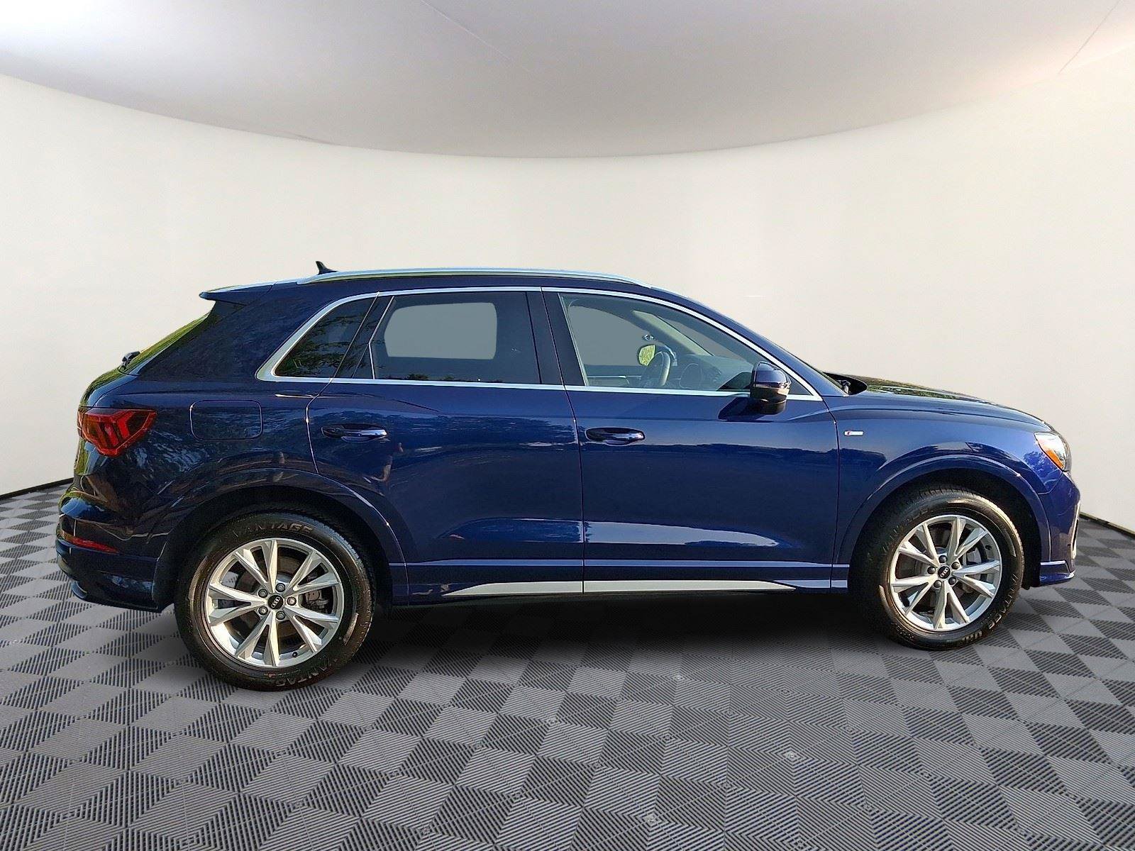Used 2021 Audi Q3 2.0T Premium w/ Convenience Package AWD/4WD image 7