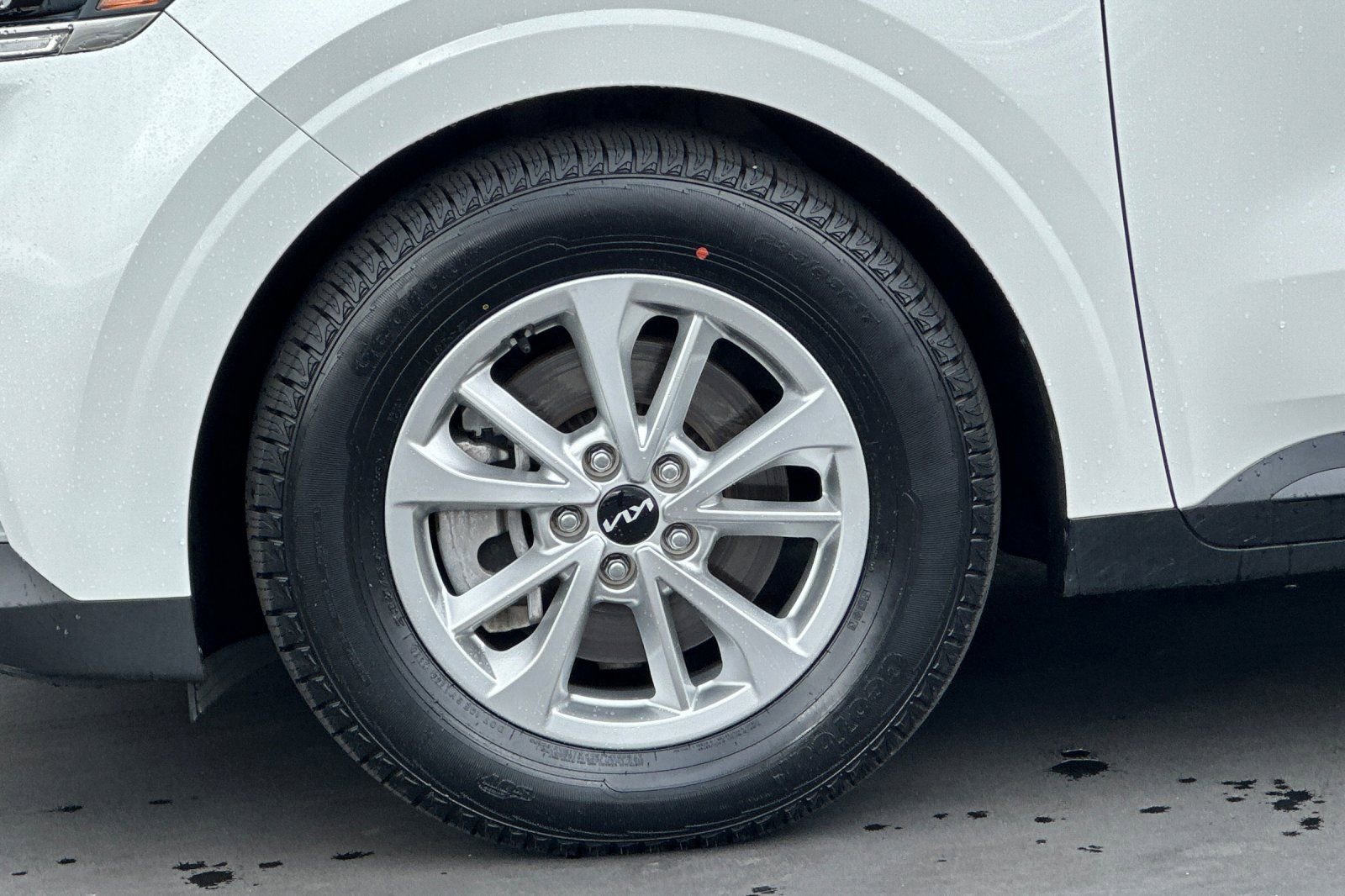 Certified 2023 Kia Carnival LX image 28