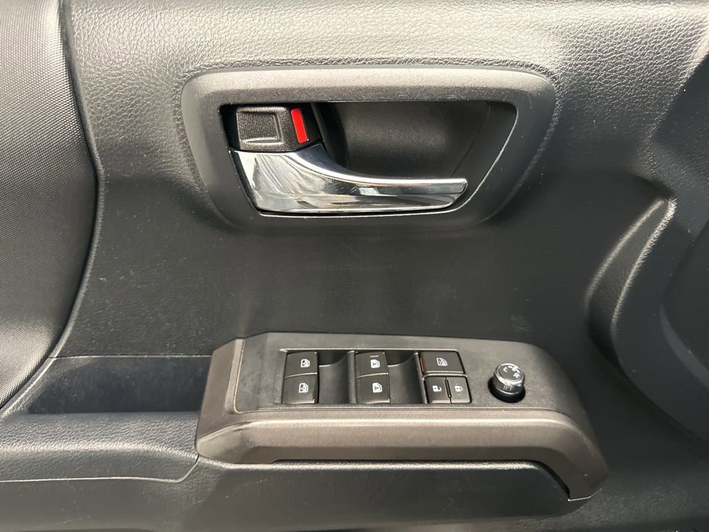 Used 2016 Toyota Tacoma TRD Off-Road AWD/4WD image 26