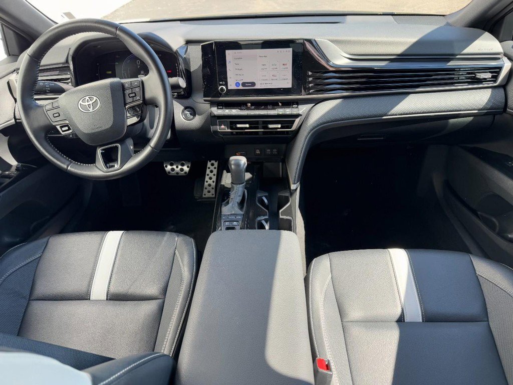Used 2025 Toyota Camry Hybrid image 11