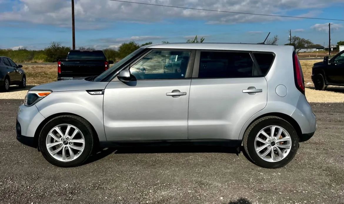Used 2018 Kia Soul + image 6