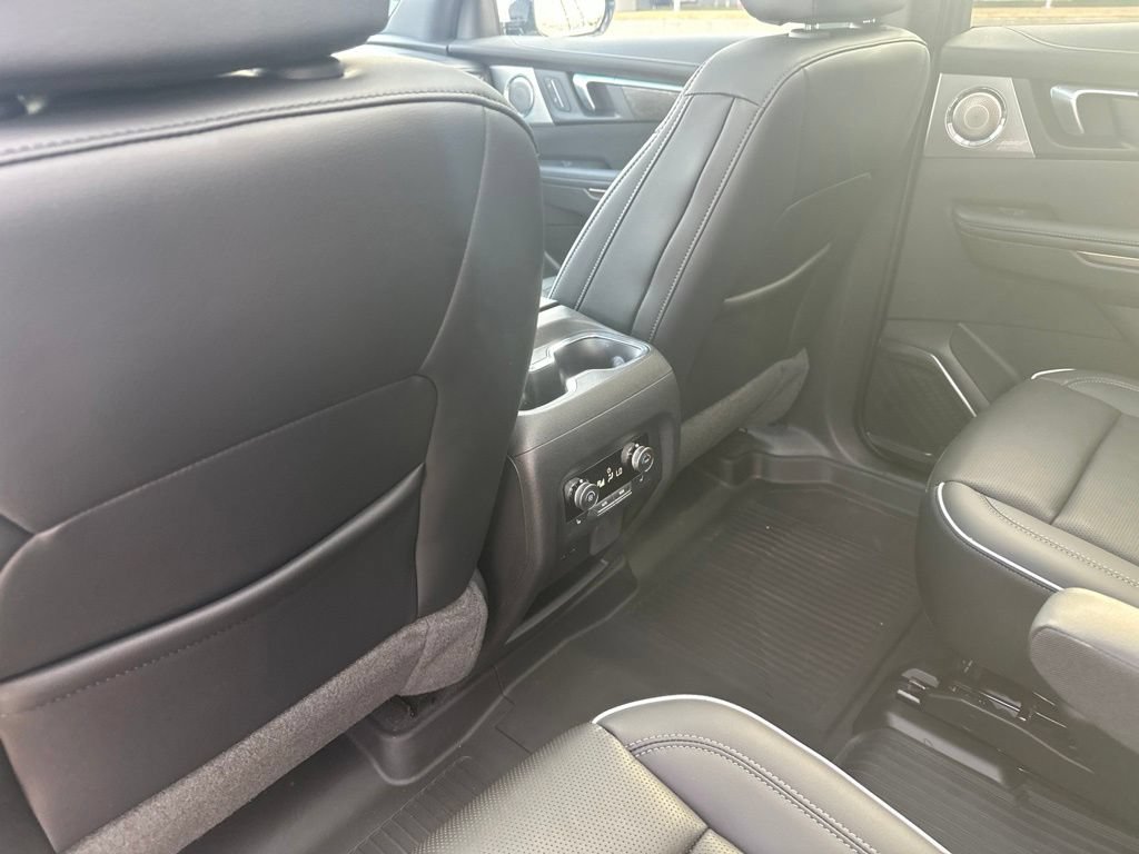 Used 2025 Buick Enclave Avenir AWD/4WD image 24