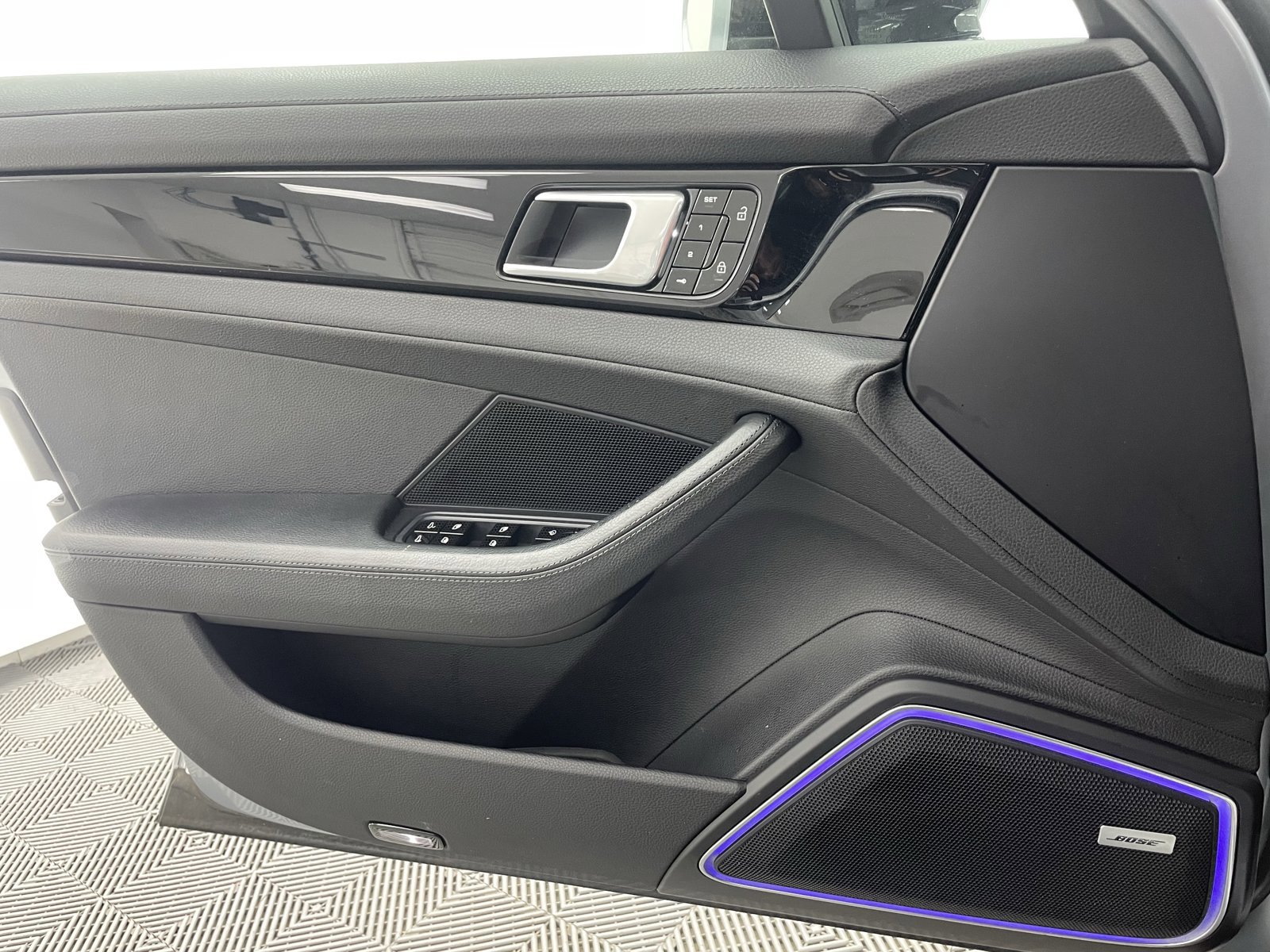 Certified 2021 Porsche Panamera image 13