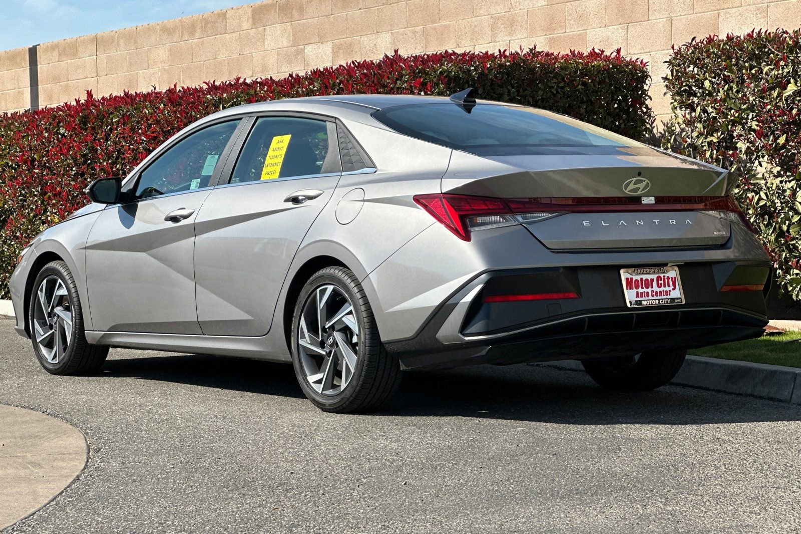 Used 2025 Hyundai Elantra Limited image 6