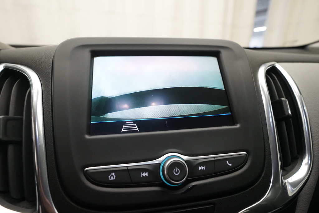 Used 2020 Chevrolet Equinox LS FWD image 19