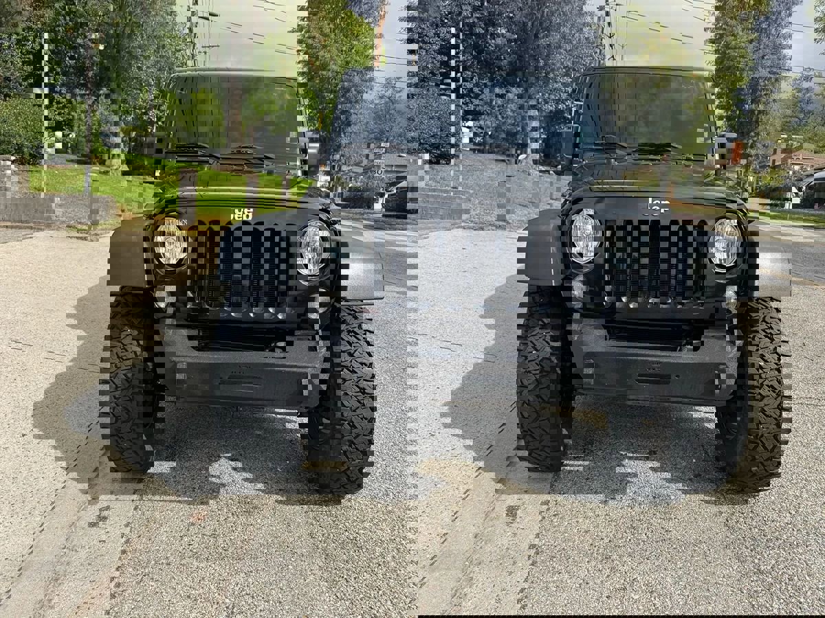 Used 2018 Jeep Wrangler Unlimited Sport image 2