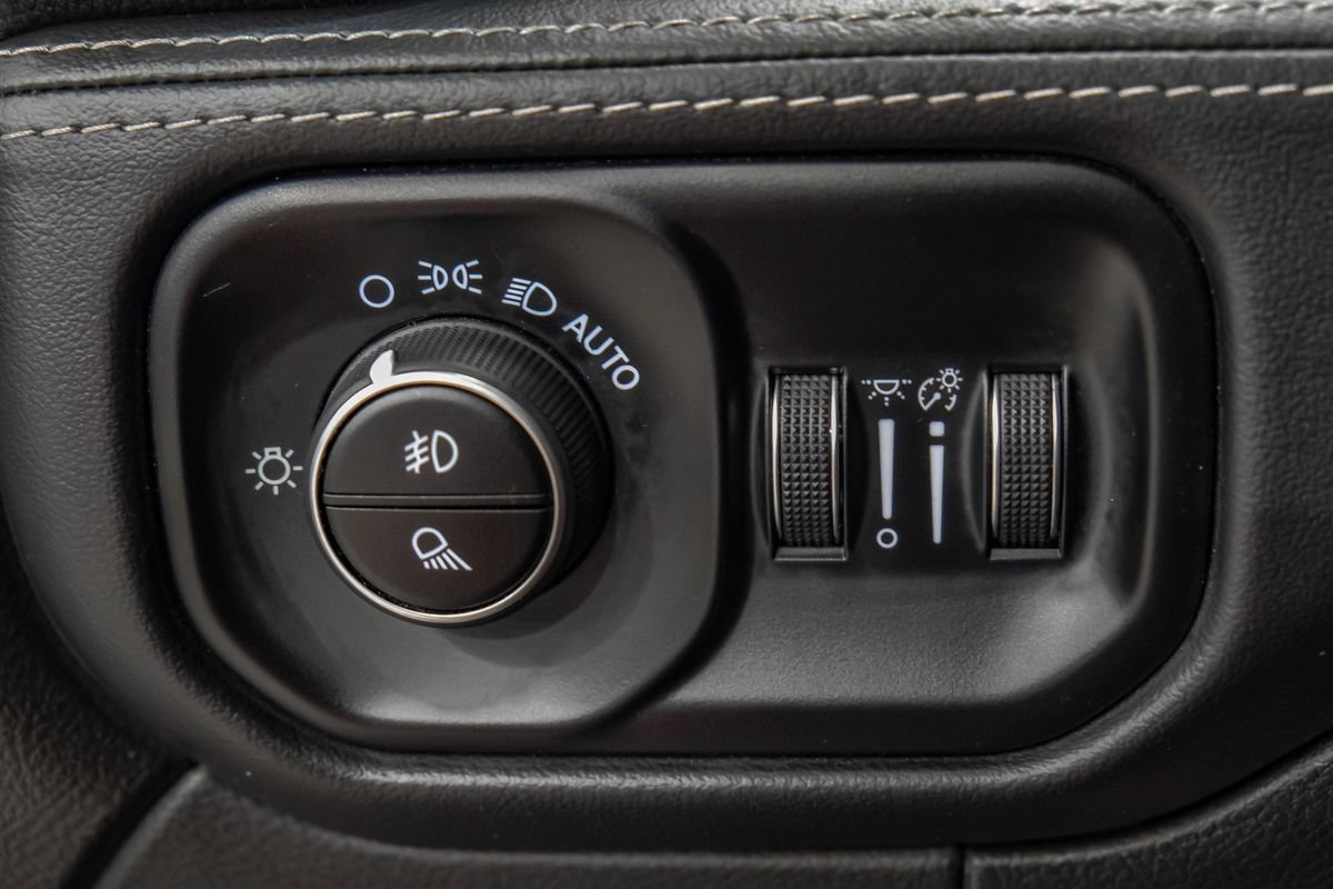 Used 2024 RAM 3500 Limited AWD/4WD image 32