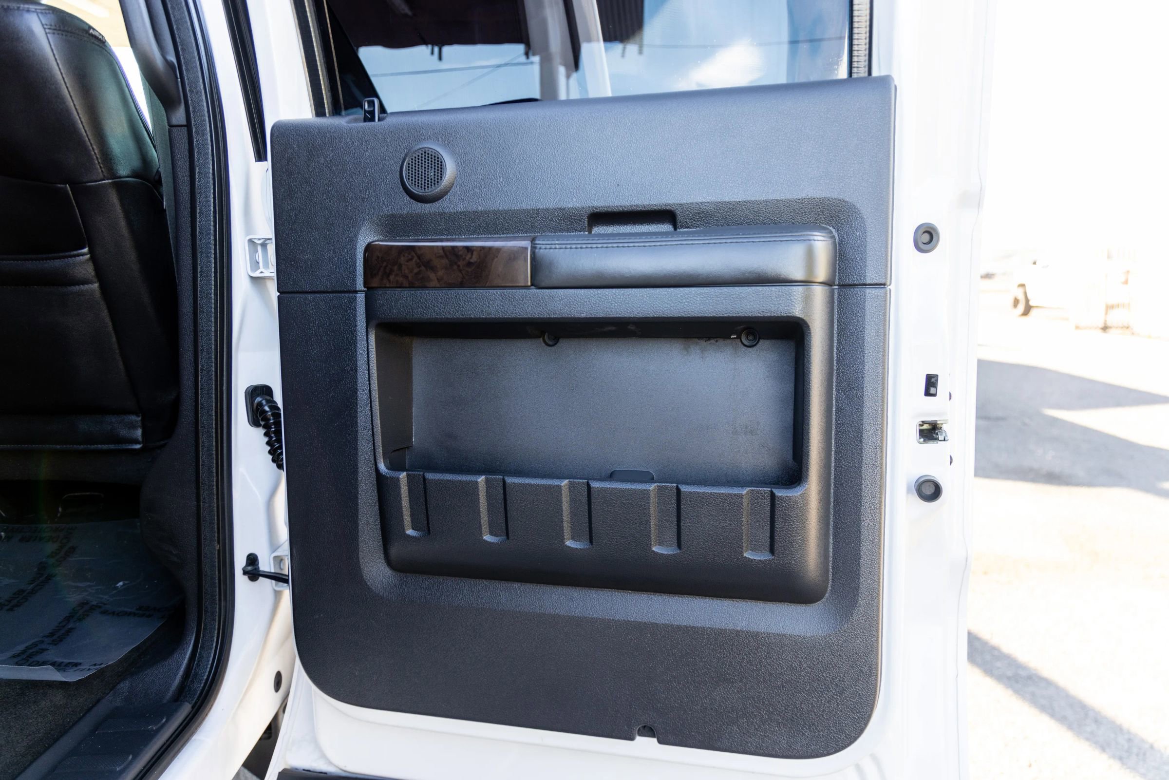 Used 2016 Ford F350 Platinum w/ FX4 Off-Road Package AWD/4WD image 16