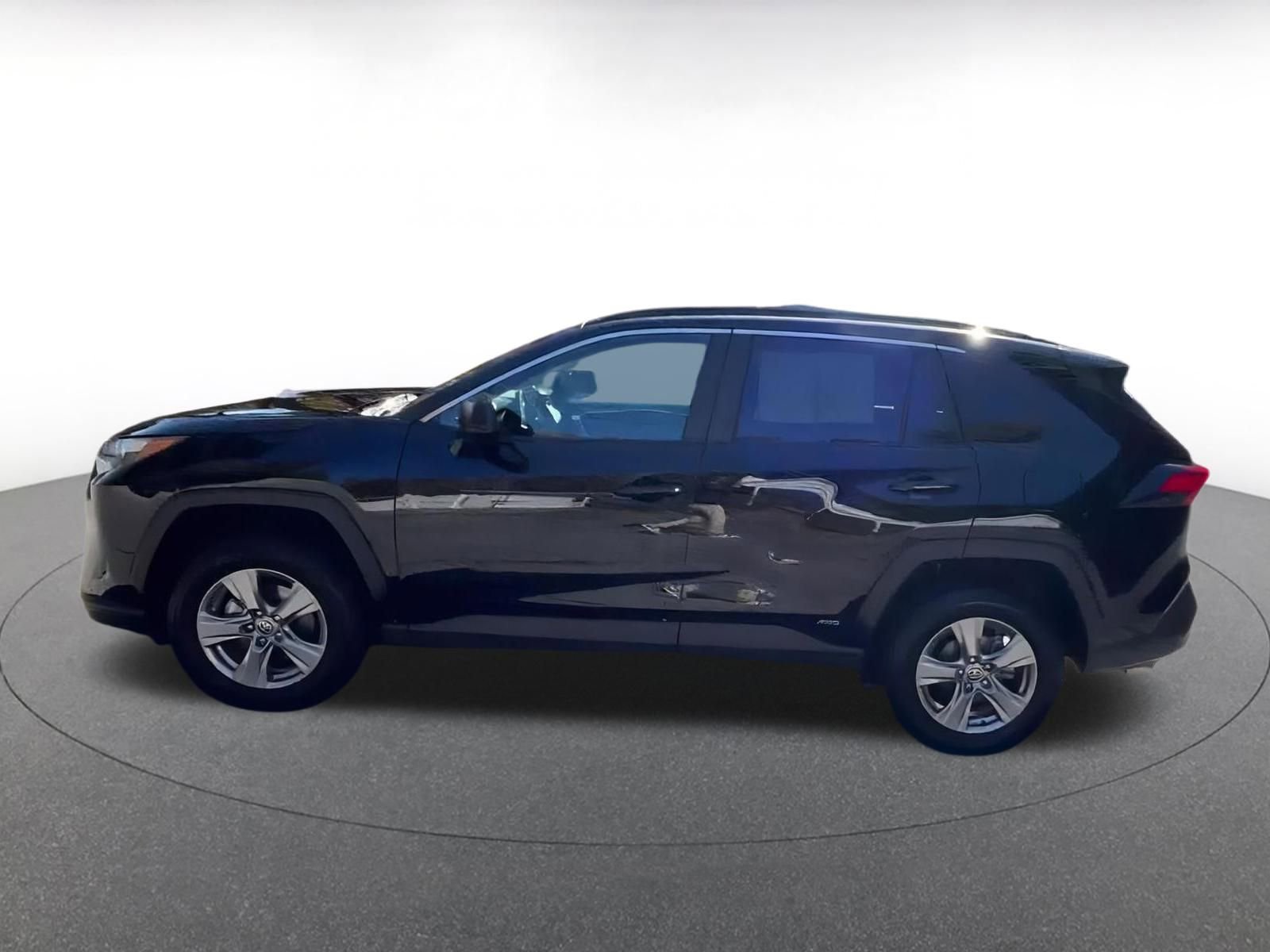 Used 2025 Toyota RAV4 LE image 9