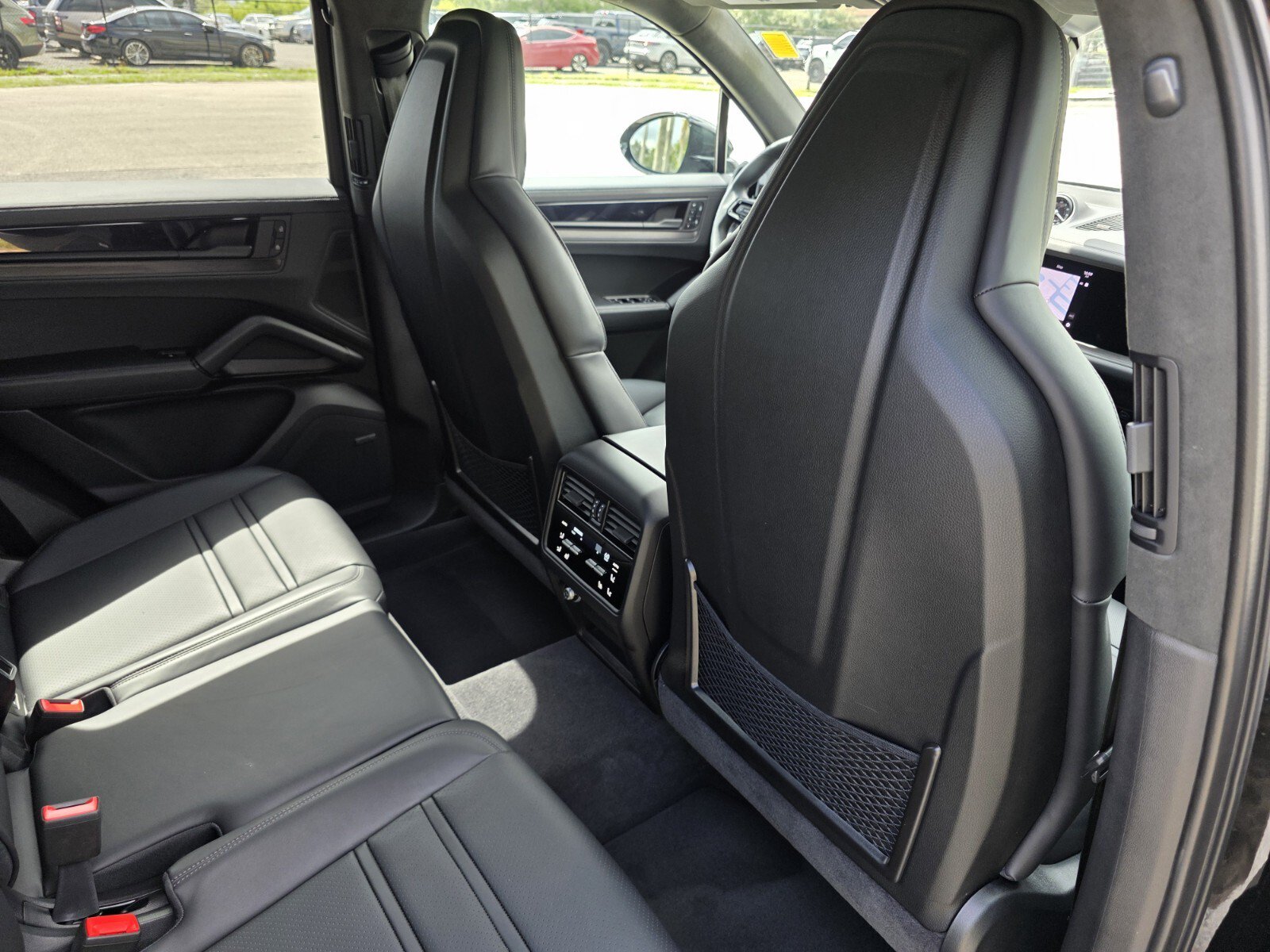 Used 2025 Porsche Cayenne GTS AWD/4WD image 28