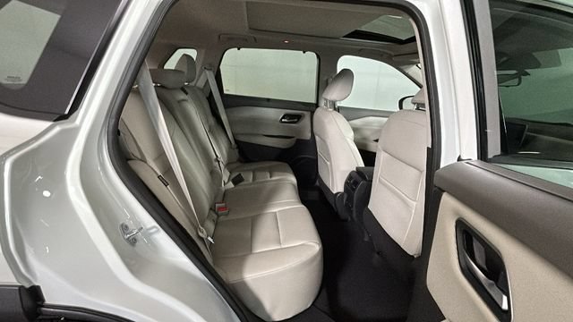 Used 2021 Nissan Rogue SV AWD/4WD image 29