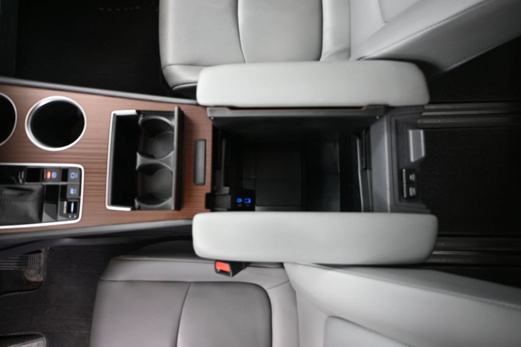 Used 2022 Toyota Sienna XLE AWD/4WD image 34
