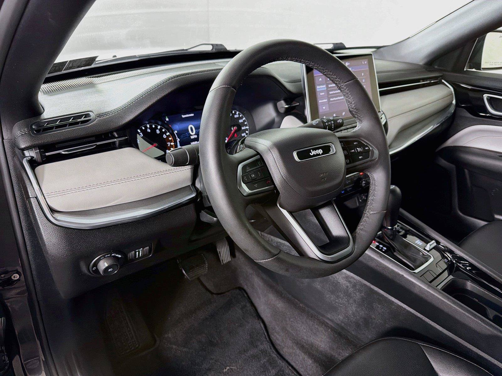 Used 2024 Jeep Compass Limited AWD/4WD image 16