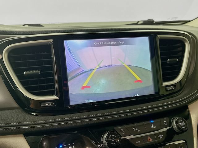 Used 2022 Chrysler Pacifica Touring-L AWD/4WD image 13