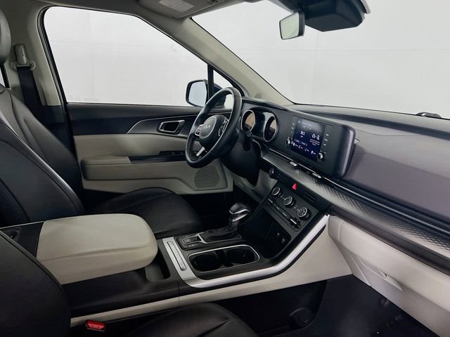Used 2024 Kia Carnival LX image 9