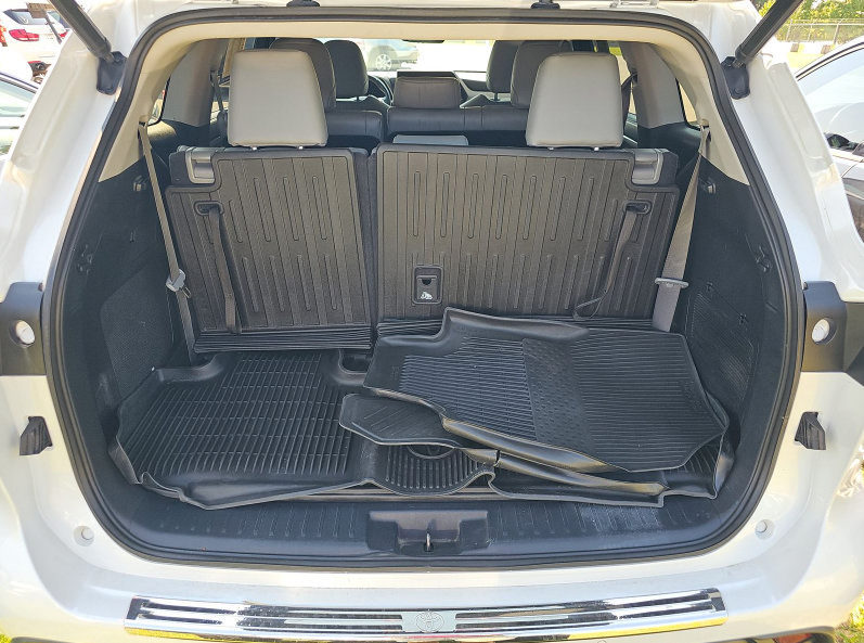 Used 2023 Toyota Highlander Limited FWD image 8