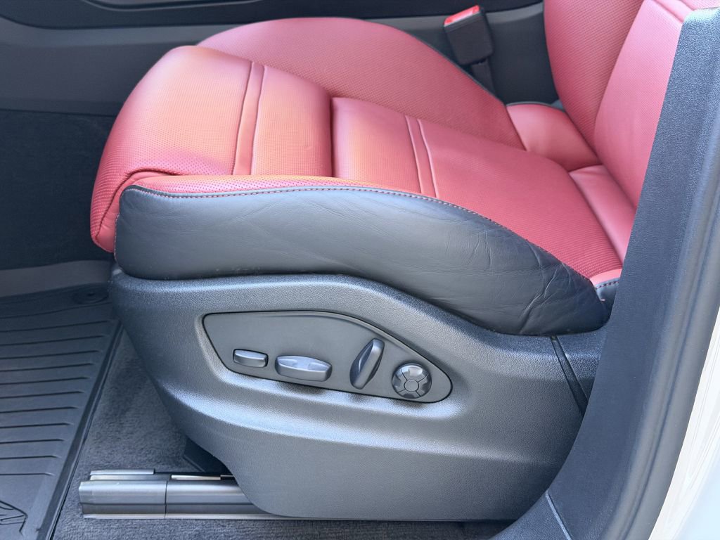 Used 2024 Porsche Cayenne Coupe image 27